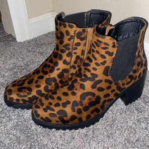 LEOPARD PRINT ANKLE BOOTS